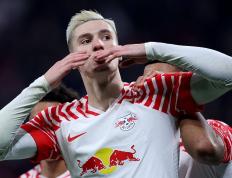 爱游戏体育app-曼联正式签下中锋塞斯科，是为打击利物浦？