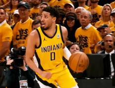 爱游戏体育网址-步行者捍卫荣耀：团队篮球奏响逆袭序曲，雷霆败走印第安纳