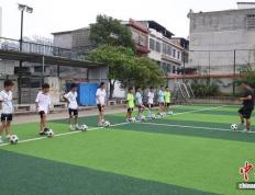 爱游戏体育首页-湖南江华校园足球“面上开花” 编写乡土足球教材