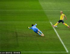 爱游戏体育-带不动！阿森纳利物浦两大神锋联手造良机 热刺小将失空门