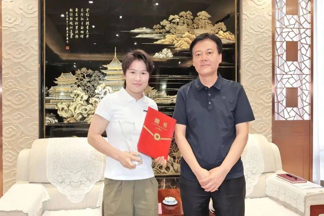 爱游戏体育首页-UFC世界冠军张伟丽，有新身份
